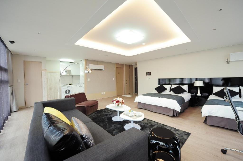 The River Serviced Hotel